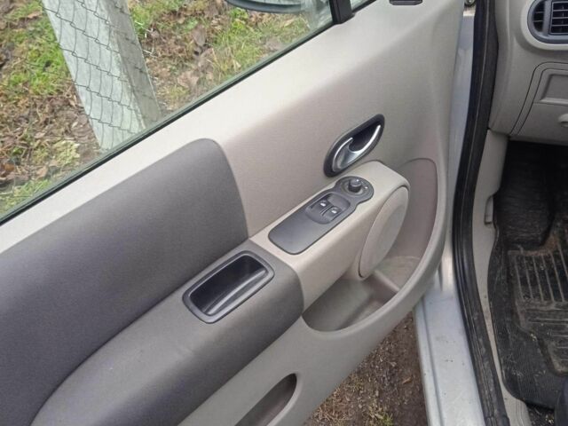 Серый Рено Модус, объемом двигателя 1.1 л и пробегом 204 тыс. км за 3300 $, фото 3 на Automoto.ua