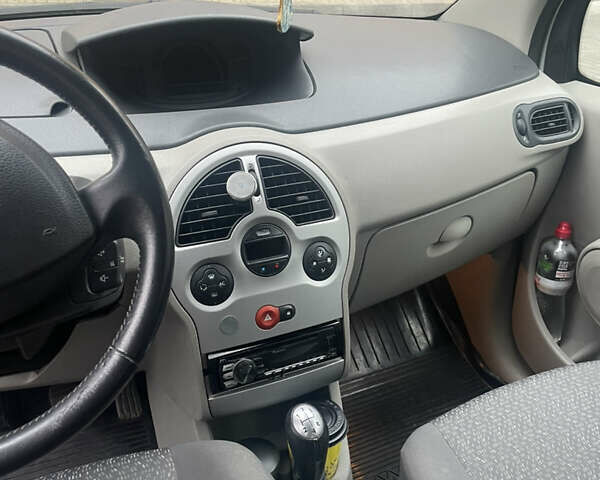 Серый Рено Модус, объемом двигателя 1.6 л и пробегом 240 тыс. км за 4000 $, фото 5 на Automoto.ua