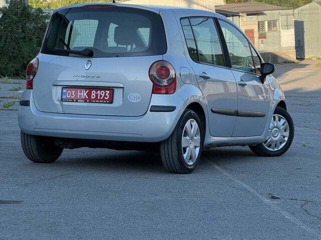 Серый Рено Модус, объемом двигателя 0 л и пробегом 232 тыс. км за 4211 $, фото 2 на Automoto.ua