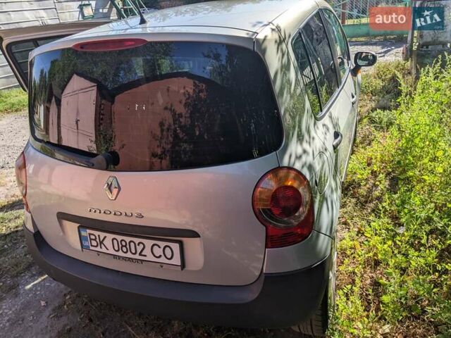 Серый Рено Модус, объемом двигателя 1.1 л и пробегом 170 тыс. км за 3800 $, фото 13 на Automoto.ua