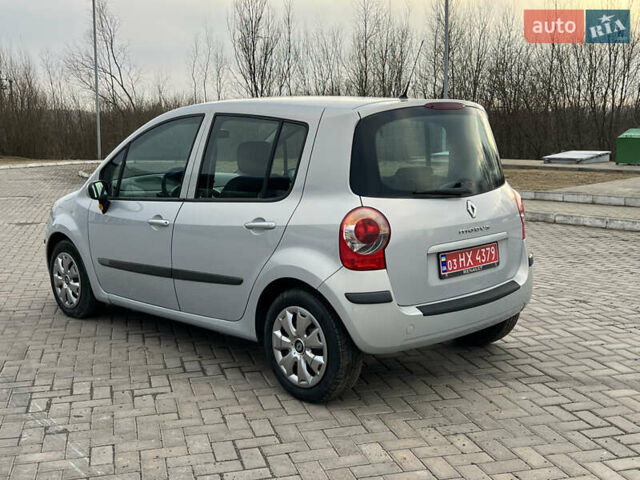 Серый Рено Модус, объемом двигателя 1.6 л и пробегом 230 тыс. км за 5600 $, фото 2 на Automoto.ua