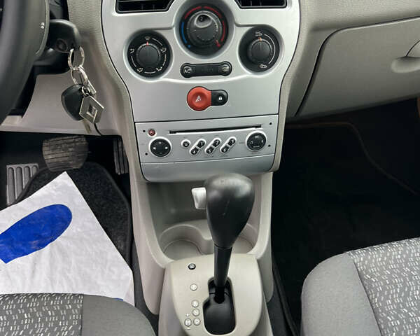 Серый Рено Модус, объемом двигателя 1.6 л и пробегом 230 тыс. км за 5600 $, фото 13 на Automoto.ua