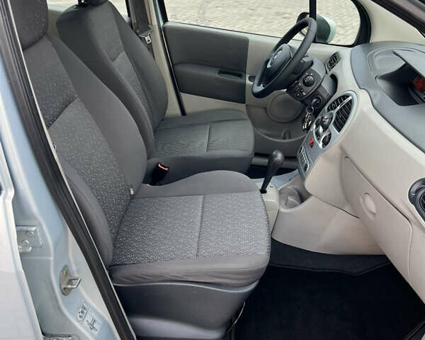 Серый Рено Модус, объемом двигателя 1.6 л и пробегом 230 тыс. км за 5600 $, фото 16 на Automoto.ua