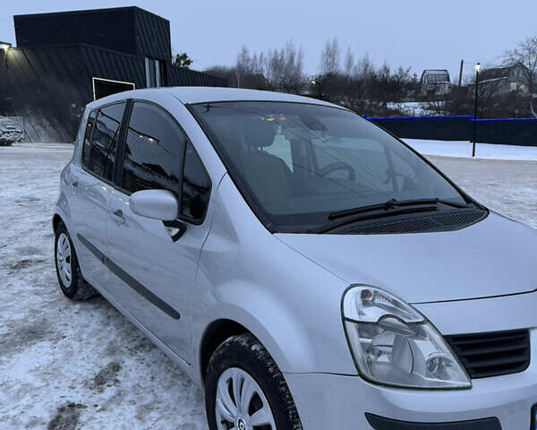 Серый Рено Модус, объемом двигателя 1.2 л и пробегом 210 тыс. км за 4100 $, фото 1 на Automoto.ua