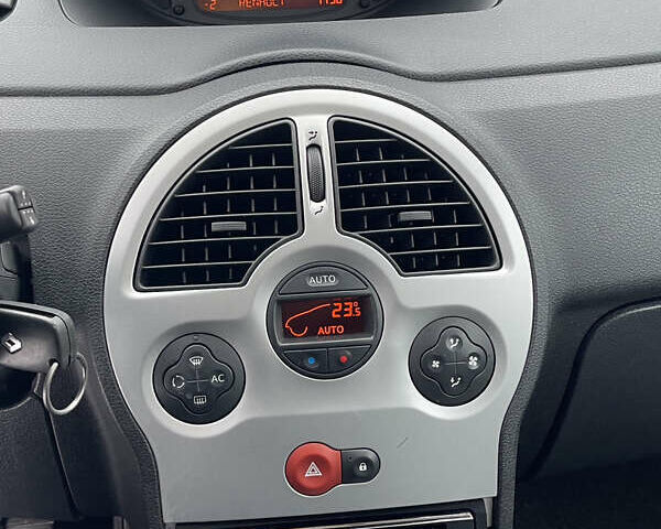 Сірий Рено Модус, об'ємом двигуна 1.6 л та пробігом 240 тис. км за 4600 $, фото 31 на Automoto.ua