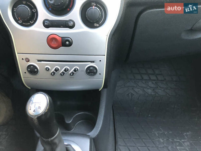 Серый Рено Модус, объемом двигателя 0 л и пробегом 196 тыс. км за 4200 $, фото 8 на Automoto.ua