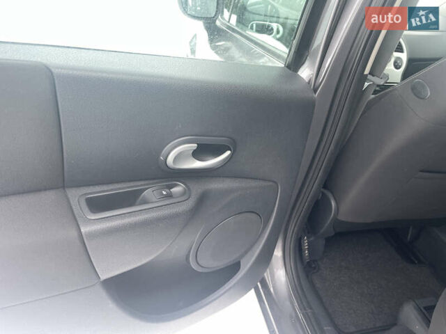 Сірий Рено Модус, об'ємом двигуна 1.6 л та пробігом 240 тис. км за 4650 $, фото 41 на Automoto.ua