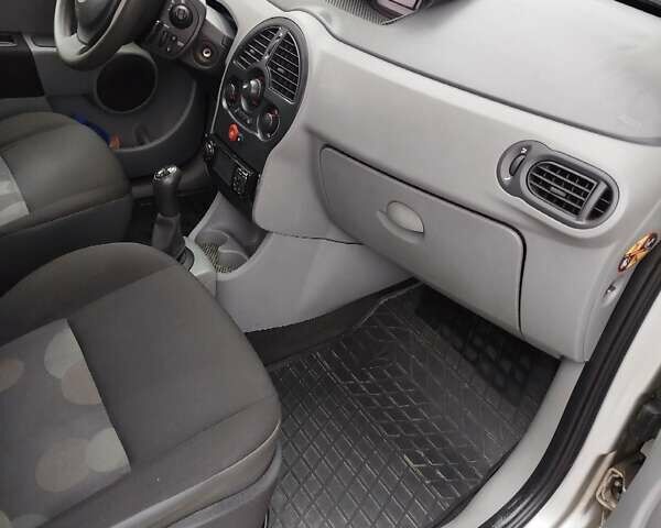 Сірий Рено Модус, об'ємом двигуна 1.25 л та пробігом 249 тис. км за 4100 $, фото 10 на Automoto.ua