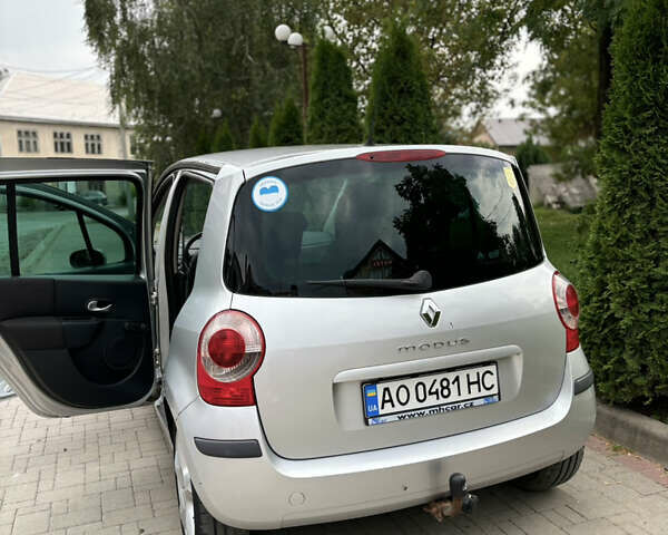 Серый Рено Модус, объемом двигателя 1.6 л и пробегом 255 тыс. км за 4300 $, фото 3 на Automoto.ua