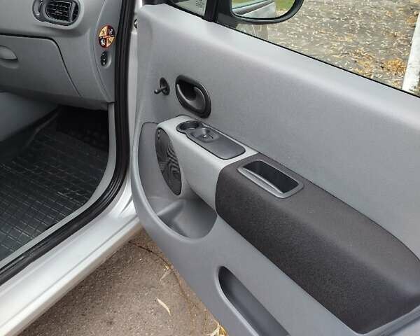 Сірий Рено Модус, об'ємом двигуна 1.25 л та пробігом 249 тис. км за 4100 $, фото 11 на Automoto.ua