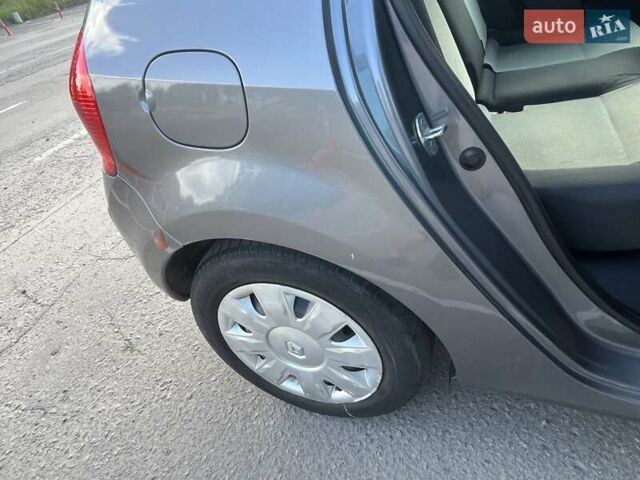 Серый Рено Модус, объемом двигателя 1.6 л и пробегом 142 тыс. км за 5800 $, фото 16 на Automoto.ua