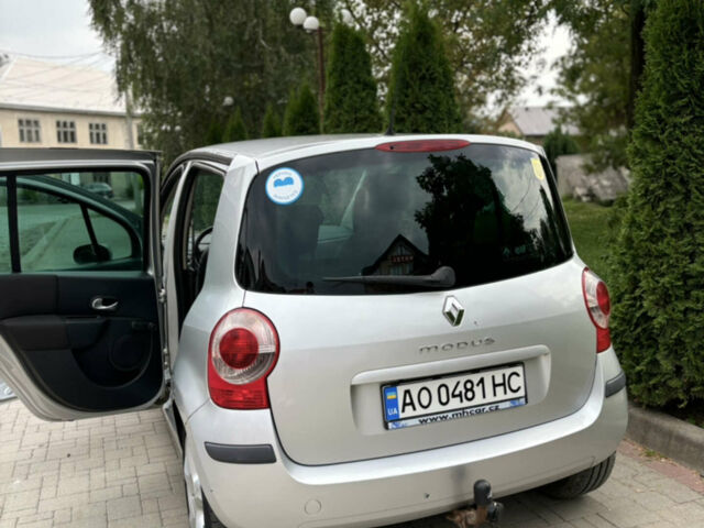 Серый Рено Модус, объемом двигателя 1.6 л и пробегом 255 тыс. км за 4000 $, фото 3 на Automoto.ua