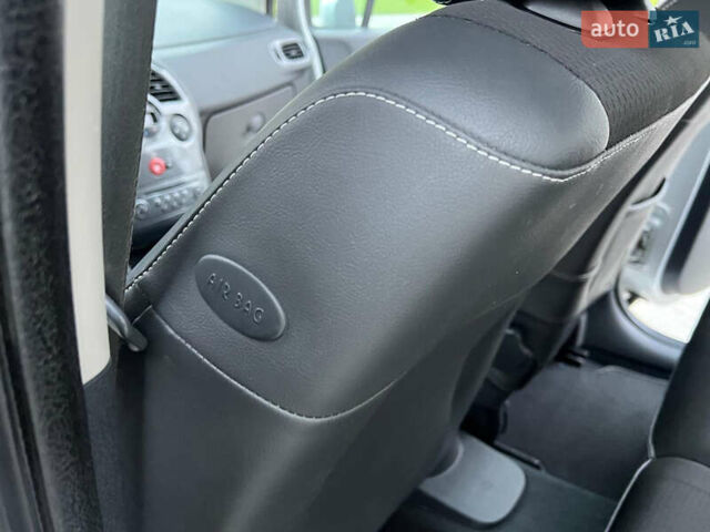Сірий Рено Модус, об'ємом двигуна 1.6 л та пробігом 130 тис. км за 6300 $, фото 62 на Automoto.ua