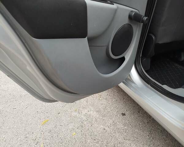 Сірий Рено Модус, об'ємом двигуна 1.25 л та пробігом 249 тис. км за 4100 $, фото 13 на Automoto.ua