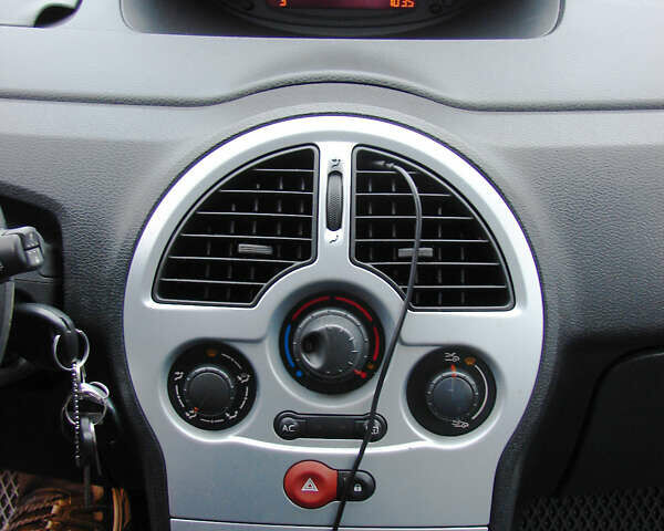 Сірий Рено Модус, об'ємом двигуна 1.5 л та пробігом 243 тис. км за 6799 $, фото 22 на Automoto.ua