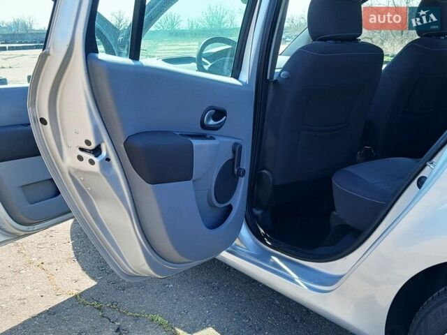 Серый Рено Модус, объемом двигателя 1.6 л и пробегом 197 тыс. км за 6700 $, фото 13 на Automoto.ua