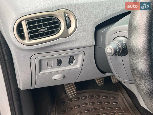 Сірий Рено Модус, об'ємом двигуна 1.2 л та пробігом 197 тис. км за 4180 $, фото 18 на Automoto.ua