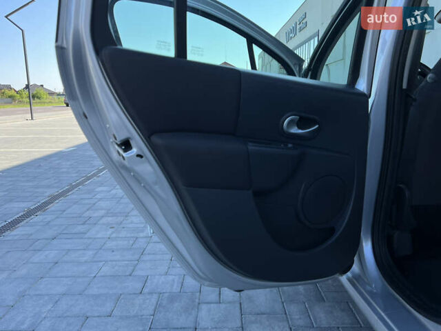 Серый Рено Модус, объемом двигателя 1.6 л и пробегом 132 тыс. км за 7350 $, фото 115 на Automoto.ua