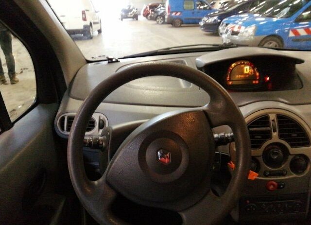 Сірий Рено Модус, об'ємом двигуна 1.5 л та пробігом 219 тис. км за 2725 $, фото 8 на Automoto.ua