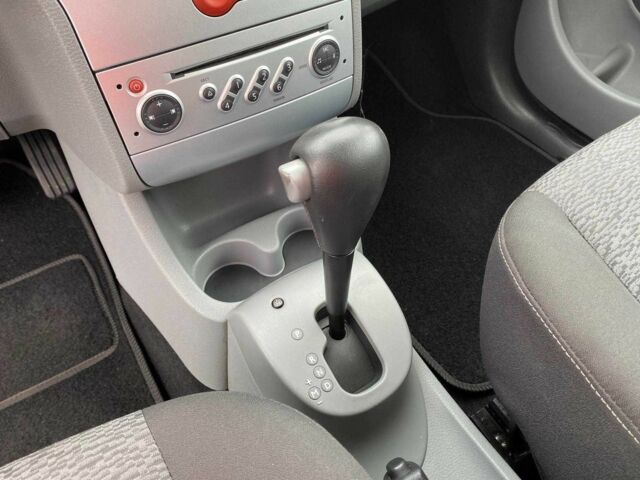 Серый Рено Модус, объемом двигателя 1.6 л и пробегом 196 тыс. км за 7400 $, фото 9 на Automoto.ua