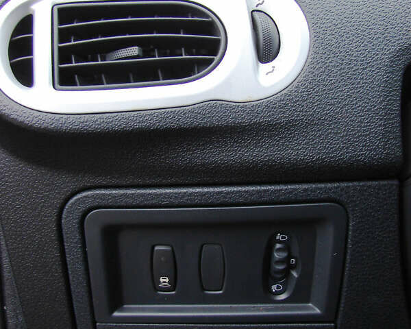 Сірий Рено Модус, об'ємом двигуна 1.5 л та пробігом 243 тис. км за 6799 $, фото 21 на Automoto.ua