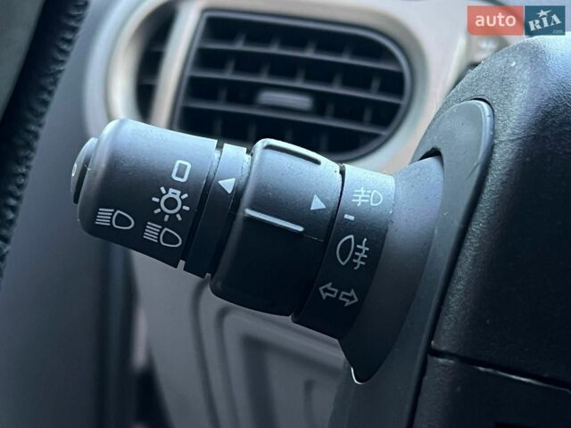 Сірий Рено Модус, об'ємом двигуна 1.2 л та пробігом 197 тис. км за 3140 $, фото 14 на Automoto.ua