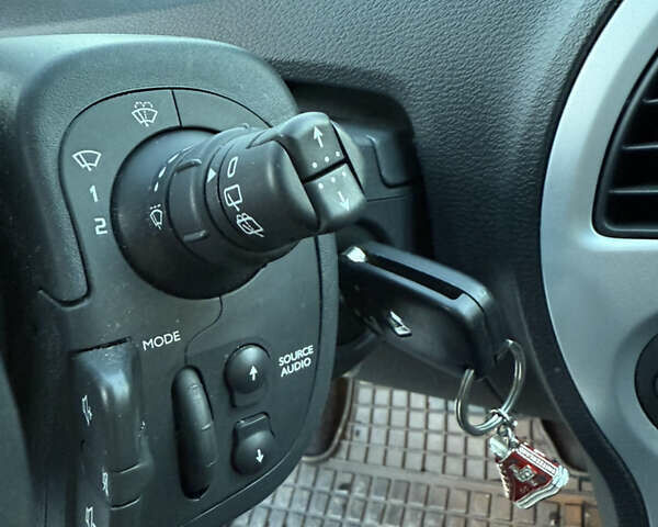 Рено Модус 2010 у Стрые на Automoto.ua Сірий Рено Модус, об'ємом двигуна 1.5 л та пробігом 110 тис. км за 5800 $, фото 17 на Automoto.ua