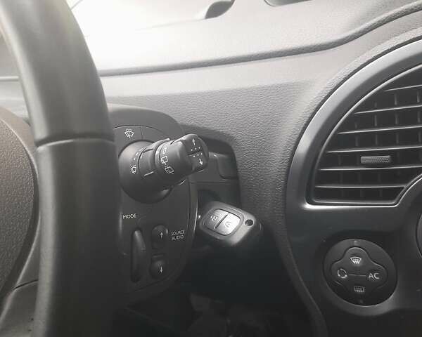 Серый Рено Модус, объемом двигателя 1.15 л и пробегом 155 тыс. км за 5000 $, фото 6 на Automoto.ua