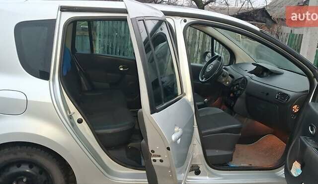 Серый Рено Модус, объемом двигателя 1.15 л и пробегом 200 тыс. км за 4979 $, фото 4 на Automoto.ua