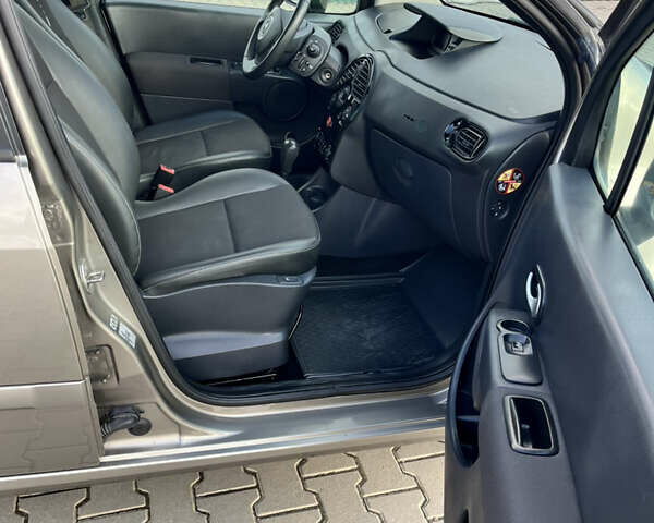 Сірий Рено Модус, об'ємом двигуна 1.6 л та пробігом 65 тис. км за 7400 $, фото 16 на Automoto.ua