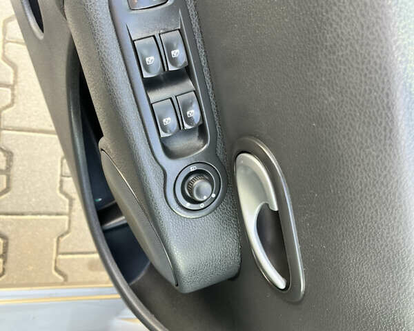 Сірий Рено Модус, об'ємом двигуна 1.6 л та пробігом 65 тис. км за 7400 $, фото 8 на Automoto.ua