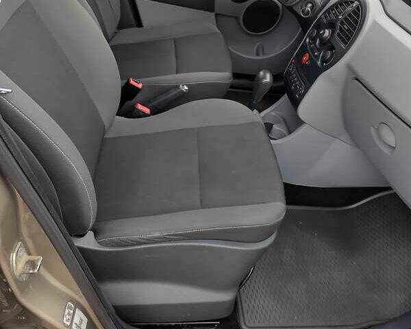 Серый Рено Модус, объемом двигателя 1.6 л и пробегом 199 тыс. км за 6950 $, фото 17 на Automoto.ua