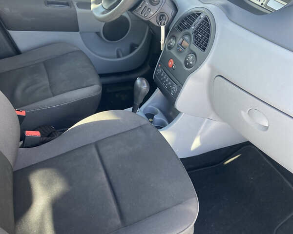 Серый Рено Модус, объемом двигателя 1.6 л и пробегом 110 тыс. км за 6950 $, фото 8 на Automoto.ua