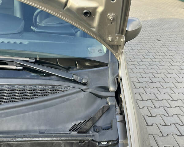 Сірий Рено Модус, об'ємом двигуна 1.6 л та пробігом 65 тис. км за 7400 $, фото 31 на Automoto.ua