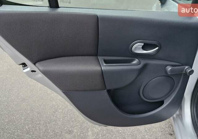 Сірий Рено Модус, об'ємом двигуна 1.6 л та пробігом 130 тис. км за 6250 $, фото 31 на Automoto.ua