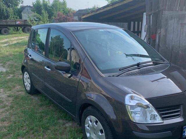 Серый Рено Модус, объемом двигателя 1.5 л и пробегом 253 тыс. км за 5500 $, фото 2 на Automoto.ua