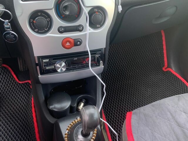 Серый Рено Модус, объемом двигателя 1.5 л и пробегом 253 тыс. км за 5500 $, фото 4 на Automoto.ua