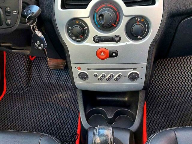 Серый Рено Модус, объемом двигателя 1.5 л и пробегом 243 тыс. км за 6800 $, фото 7 на Automoto.ua