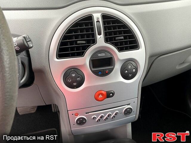 Серый Рено Модус, объемом двигателя 1.6 л и пробегом 196 тыс. км за 7400 $, фото 7 на Automoto.ua