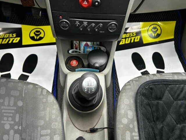 Рено Модус 2005 в Черновцах на Automoto.ua Синий Рено Модус, объемом двигателя 1.2 л и пробегом 224 тыс. км за 4000 $, фото 11 на Automoto.ua