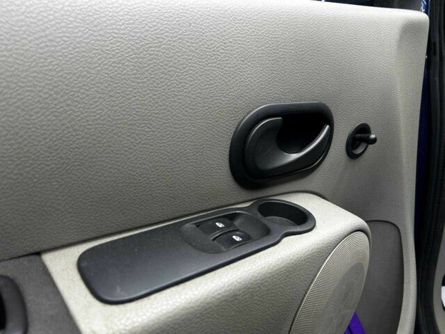 Рено Модус 2005 в Черновцах на Automoto.ua Синий Рено Модус, объемом двигателя 1.2 л и пробегом 224 тыс. км за 4000 $, фото 6 на Automoto.ua