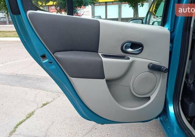 Синий Рено Модус, объемом двигателя 1.6 л и пробегом 170 тыс. км за 5500 $, фото 16 на Automoto.ua