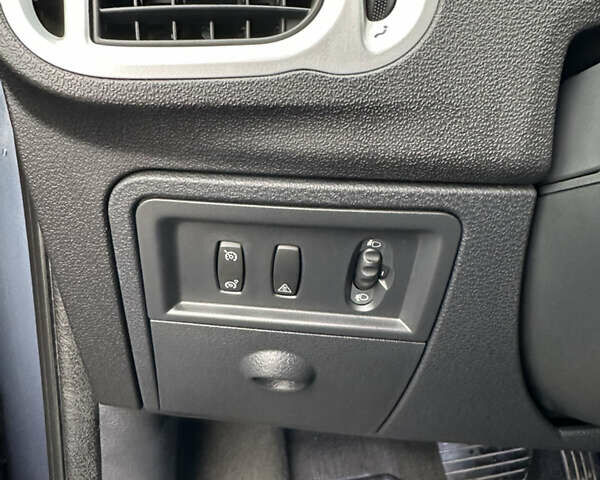 Синий Рено Модус, объемом двигателя 1.6 л и пробегом 181 тыс. км за 6250 $, фото 8 на Automoto.ua