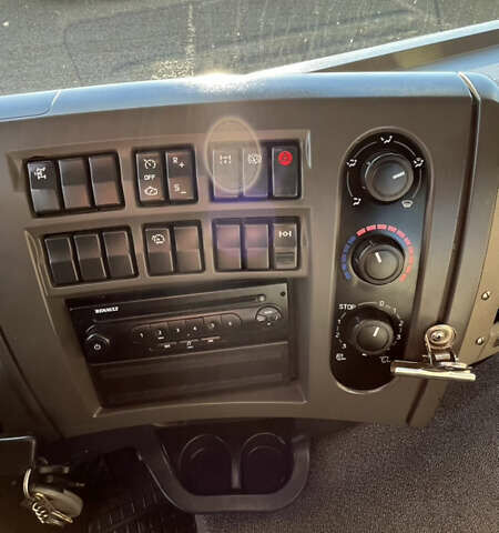 Белый Рено Премиум, объемом двигателя 7 л и пробегом 125 тыс. км за 57700 $, фото 49 на Automoto.ua