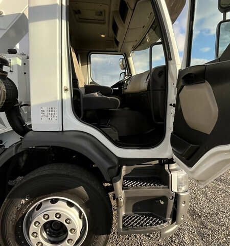 Белый Рено Премиум, объемом двигателя 7 л и пробегом 125 тыс. км за 57700 $, фото 69 на Automoto.ua