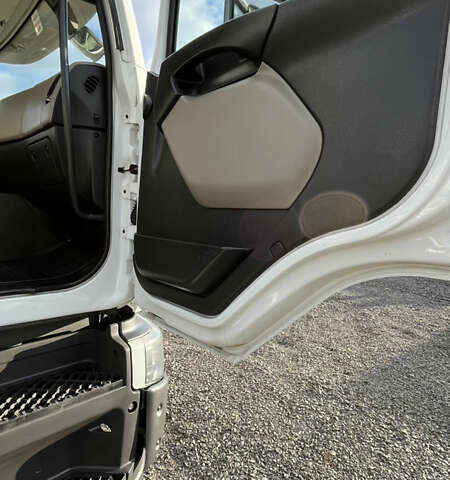 Белый Рено Премиум, объемом двигателя 7 л и пробегом 125 тыс. км за 57700 $, фото 62 на Automoto.ua