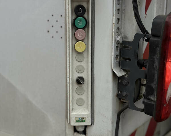 Білий Рено Преміум, об'ємом двигуна 7.15 л та пробігом 189 тис. км за 66246 $, фото 7 на Automoto.ua