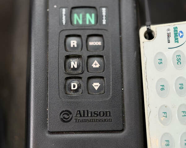 Білий Рено Преміум, об'ємом двигуна 7.15 л та пробігом 189 тис. км за 66246 $, фото 11 на Automoto.ua