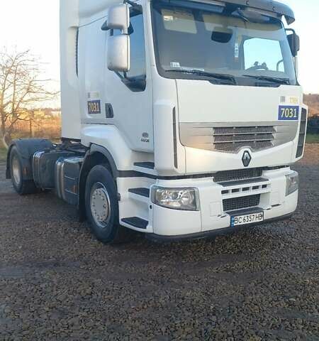 Белый Рено Премиум, объемом двигателя 10.8 л и пробегом 870 тыс. км за 12500 $, фото 2 на Automoto.ua