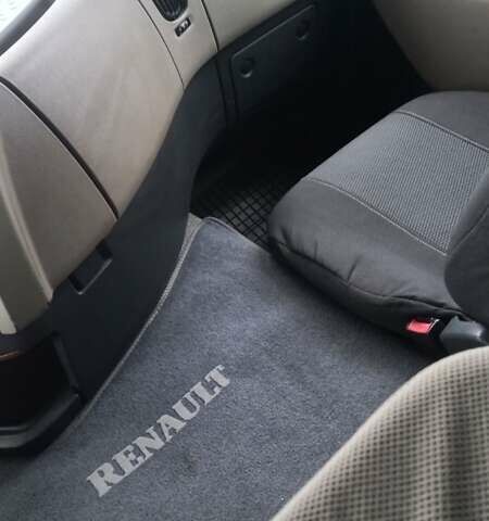 Белый Рено Премиум, объемом двигателя 10.8 л и пробегом 870 тыс. км за 12500 $, фото 10 на Automoto.ua